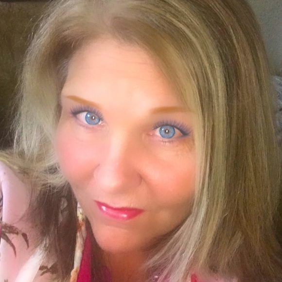 Meet your Posh Ambassador, Michelle - Picture 6 of 8